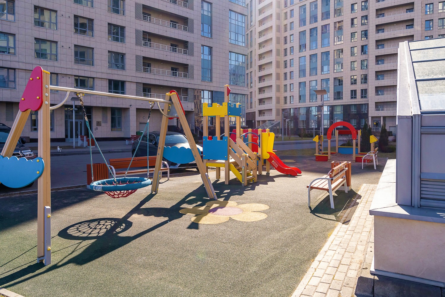 Детские площадки на закрытой территории комплекса